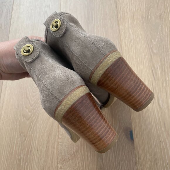 Coach Boots Women 9.5 B Ankle Booties Nikol Tan Beige Suede Heels Turnlock - Picture 9 of 13